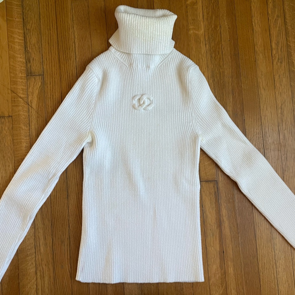 CHANEL 2019 Cream Logo Turtleneck size 34 FR